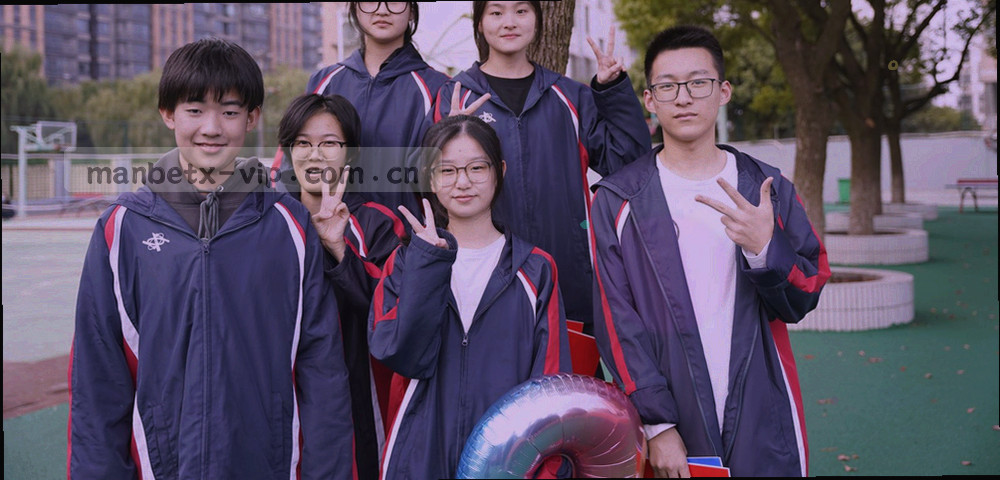 四个版本节点连成的路径图，末端标记小屏端适配版本